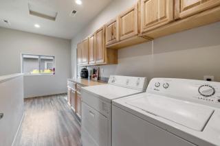 Bogie Bungalow - Walk to lake, bar & restaurant - Near golf course - AC - Fireplace - Pet Ok - Cascade - 1