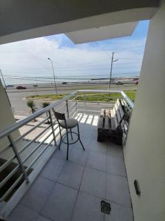 Moderno departamento frente al mar y con cochera - 9