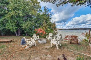 Waterfront Suttons Bay Cottage with Fire Pit! - Suttons Bay - 9