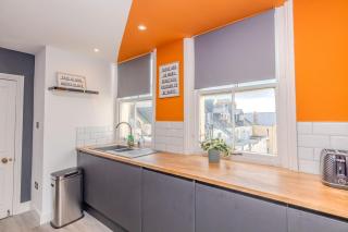 Chic 2 Bedroom Apartment Sleeps 7 plus Free Parking in Church Road - Brighton & Hove - 4