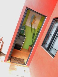 chill green beautiful downtown area TV good Wifi - 8