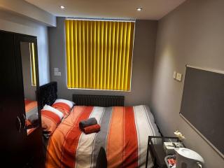 Central City Living - Stylish & Spacious 5 Bedrooms - 1
