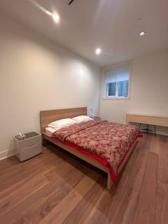 King Size Bedroom with Private Bath & Living Room - Vancouver - 4