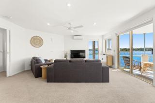 Spinnakers Reach Unit 9 - Batemans Bay - 2