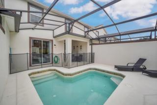Mickey's Hidden Gem Luxury Pool Home! townhouse - Davenport - 0