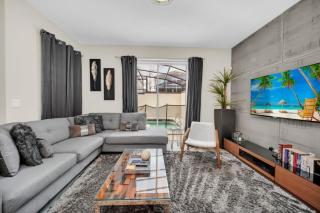 Mickey's Hidden Gem Luxury Pool Home! townhouse - Davenport - 2