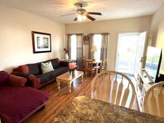 Spacious 3-BR Cottage, 2 Blocks To Beach - Myrtle Beach - 6