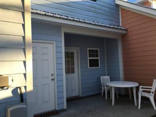 Spacious 3-BR Cottage, 2 Blocks To Beach - Myrtle Beach - 7