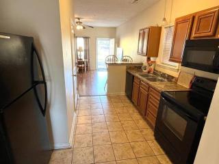 Spacious 3-BR Cottage, 2 Blocks To Beach - Myrtle Beach - 3
