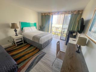 Homey Aqua Palms Studio condo - Honolulu - 7