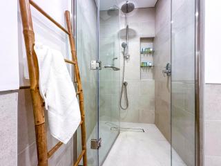 Ultra Luxury Flat with Amazing Pool Near to Burj - Dubai - 1