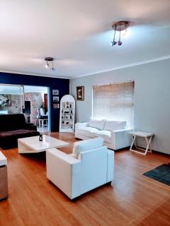 3 bedroom garden house in Tableview - Table View - 7