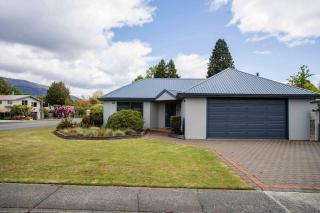 Matai Street Manor - Te Anau - 3