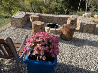 Stunning water view home in Hobart - 2