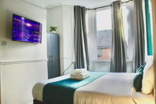 Blackpool Seaside Hotel - Comfortable - Double, King & Super King Beds - - Blackpool - 7