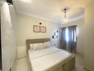 Stylish and Comfy 2 BR Apartment - Perfect for Families - Lagos - 1