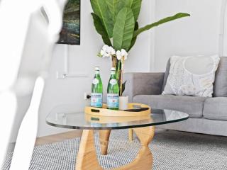 Beachfront escape Broadbeach, 2 bd, Pool , sleeps 7 - 4