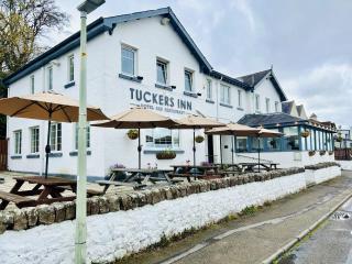 Tuckers Inn - 0