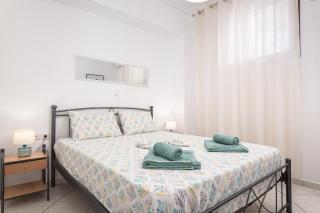 Elegant Studio by the Beach in Ireon on Semi Basement Level - Iraion - 2