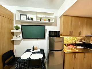 Kathys Crib with balcony Pool view - Manila - 0