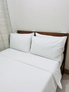 Modern City Escape Near MOA and Airport with Balcony and Fast WiFi - Manila - 6