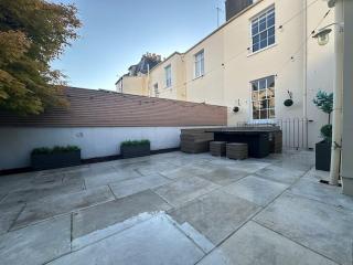 Beautiful 5-Bed Regency Home in Montpellier - - 9
