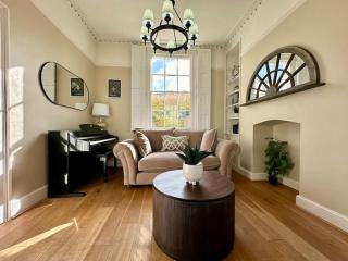 Beautiful 5-Bed Regency Home in Montpellier - - 5