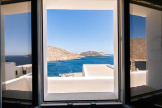 PANORMOS ART Beachfront Suites - 3