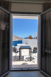 PANORMOS ART Beachfront Suites - 4