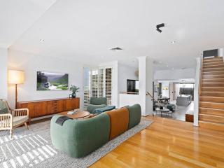 Beach Side Bliss Mermaid beach, 3bd - Heated Pool - Gold Coast - 9