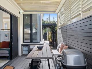 Beach Side Bliss Mermaid beach, 3bd - Heated Pool - Gold Coast - 6