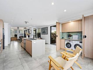 Beach Side Bliss Mermaid beach, 3bd - Heated Pool - Gold Coast - 4