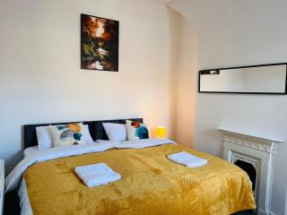 Charming 3-Bed Anfield Home - Liverpool - 9