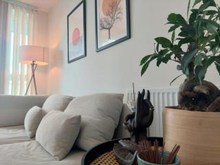 Modern Flat Close to Heathrow Airport & Central London - 5