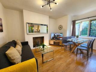 Manor House, Modern 2-Bedroom Apartment, Parking, WiFi, Central Location - Kidlington - 8