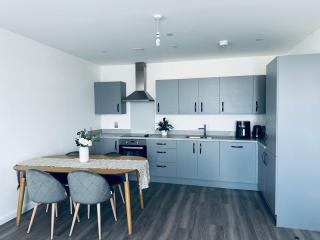 FEMALE ONLY - ENSUITE PRIVATE ROOM IN Hillingdon - 2