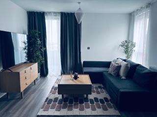 FEMALE ONLY - ENSUITE PRIVATE ROOM IN Hillingdon - 1