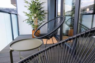 Modern 2-Room Apartment, Free Underground Parking - 2