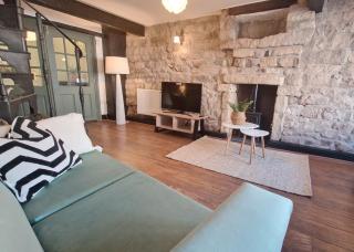 Historic 17th-Century Cottage with Hot Tub in Charming Heysham - 4