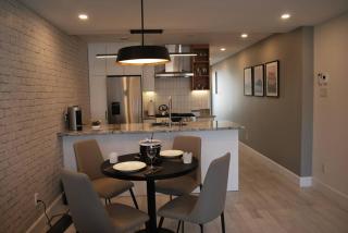 Plaza10 - 20 restaurants at under a 10 minute walk - 9