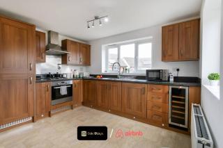 30Nights Savings l 3BedRooms l City Center l Leicester l Premium Deals by Oak Stays l Exclusive Deal on 3 Bed City Center Leicester Apartment l Sleeps 6 l Free Parking l Wifi l Stylish l City View l By Oak Stays Short Lets & Serviced Accommodations - Leicester - 0