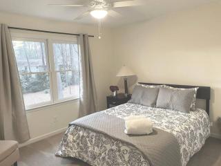 Colonial Stay- 7 BR-up to 14 Guests - Roswell - 1