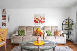 Glengarry Haus Spacious 2BR Home Away From Home - Mississauga - 3