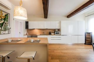 Palazzo artisti 270mq Penthouse 4 bedr Jacuzzi - Modena - 2