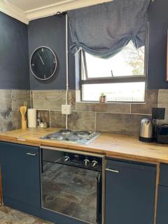 Spacious stay-in 2bedroom apartment - Kempton Park - 8