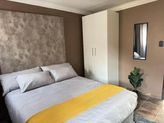 Spacious stay-in 2bedroom apartment - Kempton Park - 2