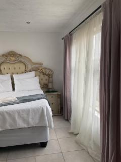 KwaSihle Guesthouse - Dobsonville - 3