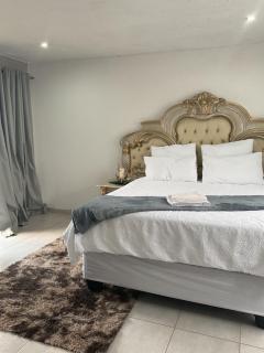 KwaSihle Guesthouse - Dobsonville - 2