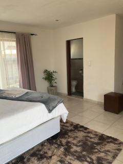 KwaSihle Guesthouse - Dobsonville - 1