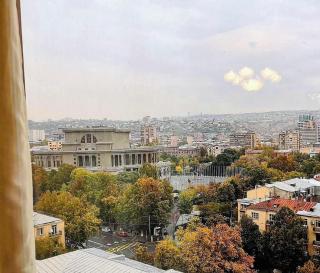 Top Location City Center, Modern Large Apartment with Separate Spacious Living room and Kitchen, Balcony and 2 Bedrooms - Yerevan - 1